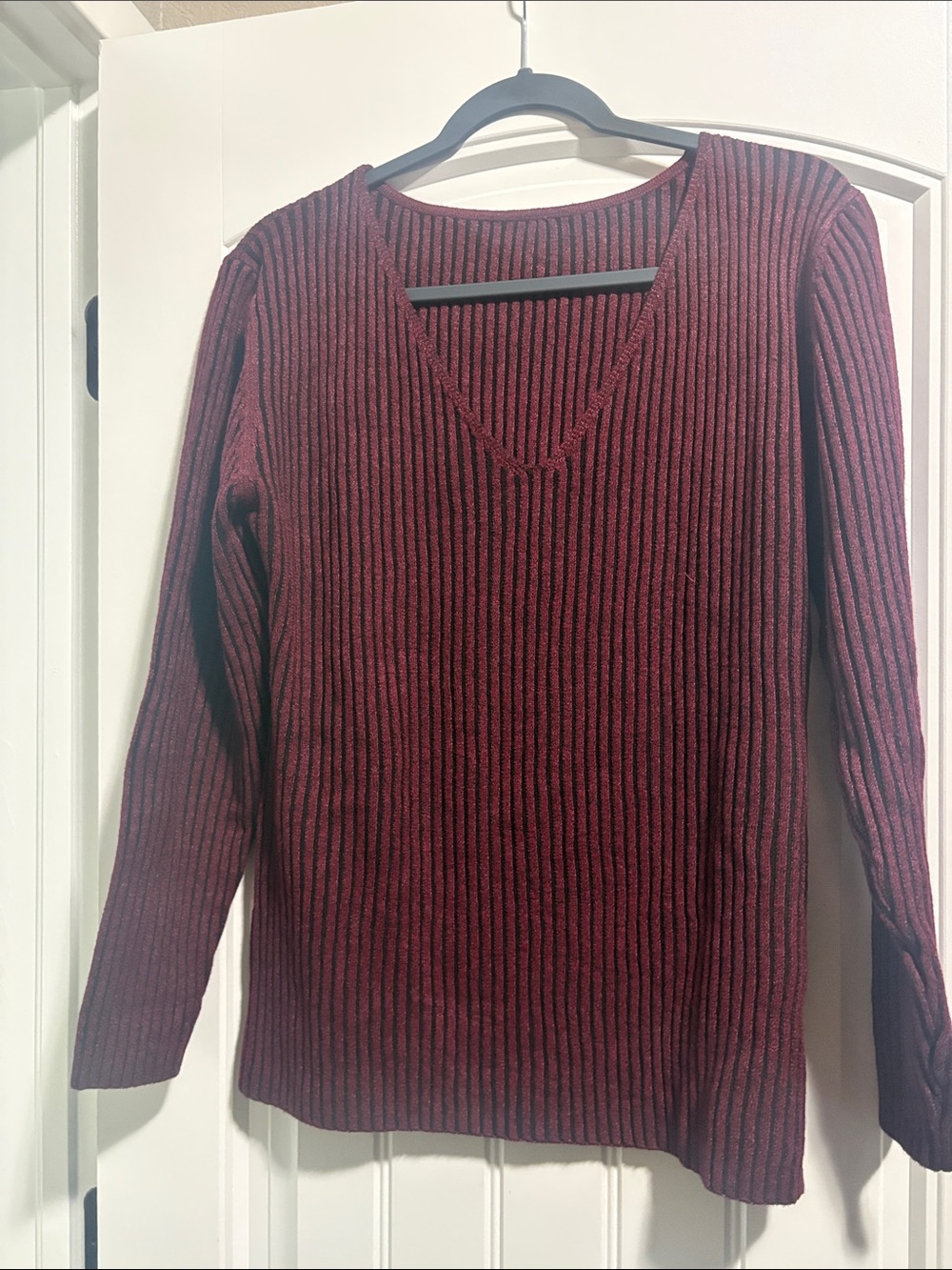 BloomChic Burgundy Ribbed V-Neck Sweater